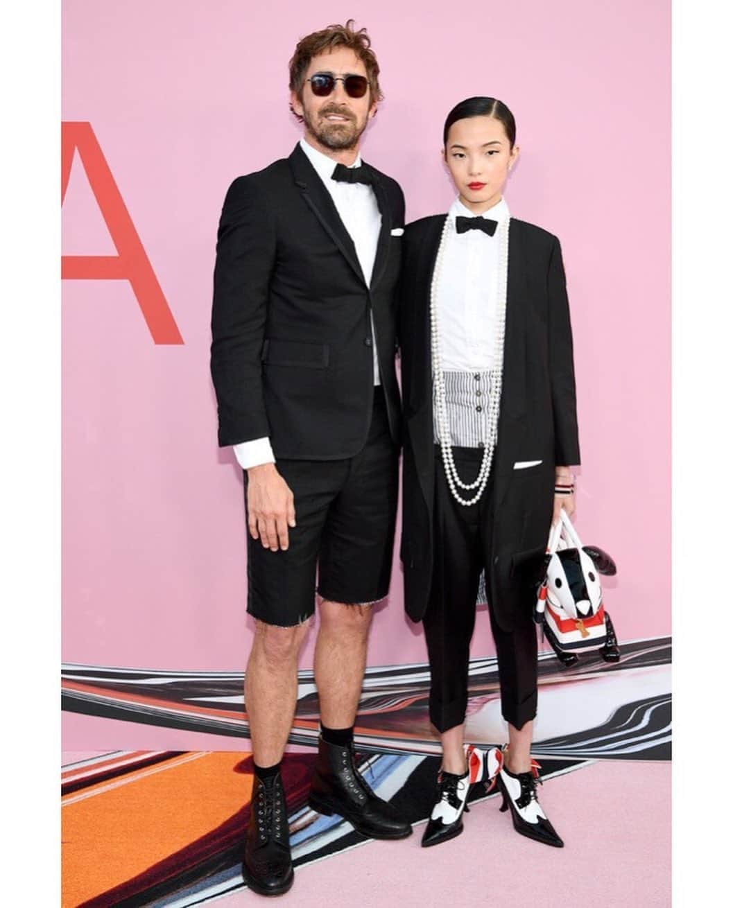 ジュ・シャオエンさんのインスタグラム写真 - (ジュ・シャオエンInstagram)「#2019 #CFDA with @leeepfrog in #thombrowne Thank you my dear @thombrowneny 👼🏻 ❤️」6月5日 4時16分 - jujujuxiaowen