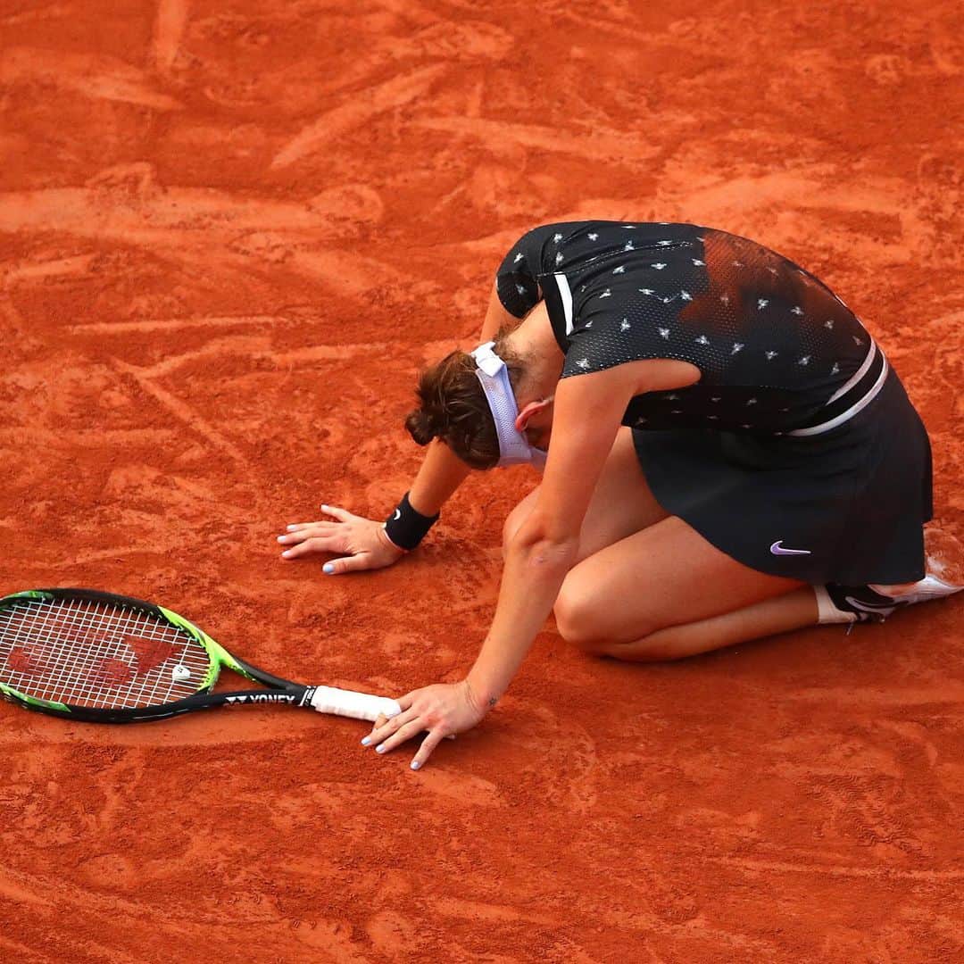 WTA（女子テニス協会）さんのインスタグラム写真 - (WTA（女子テニス協会）Instagram)「First Grand Slam semifinal for @marketavondrousova 👏💪 #RG19」6月5日 4時25分 - wta