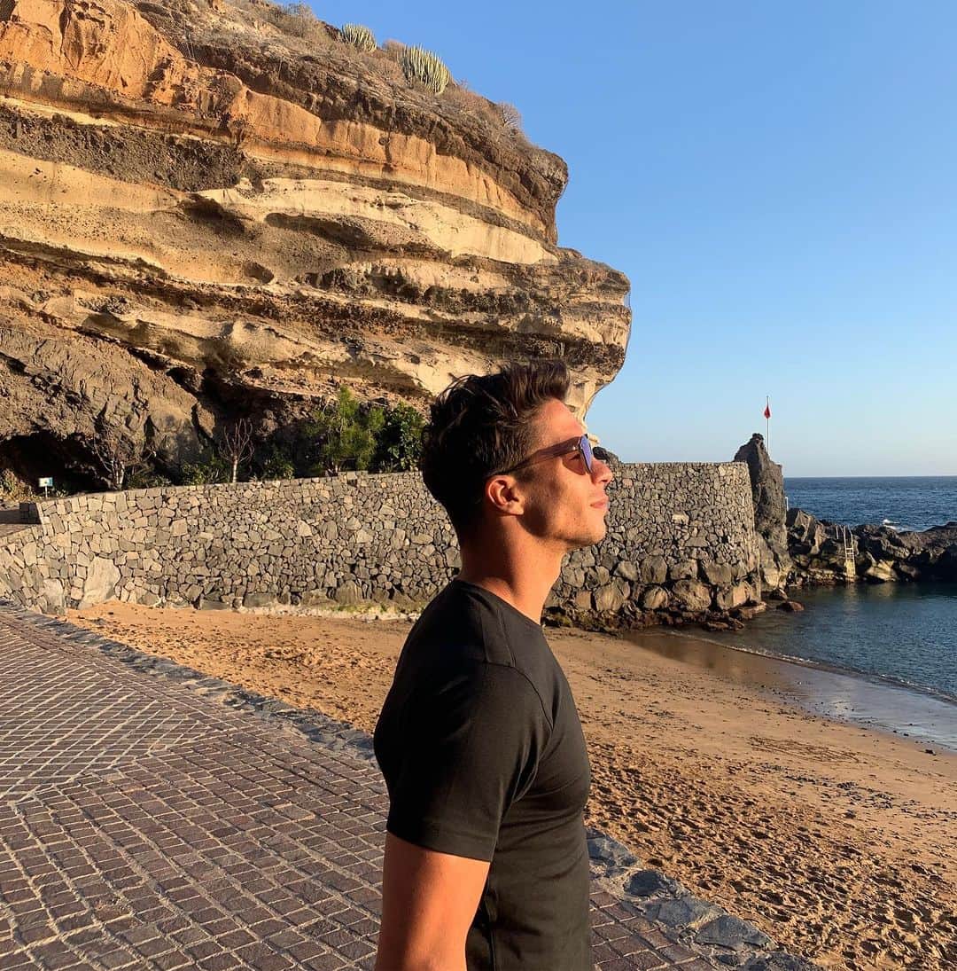 オリベル・トーレスのインスタグラム：「... 🔋 🔋...」
