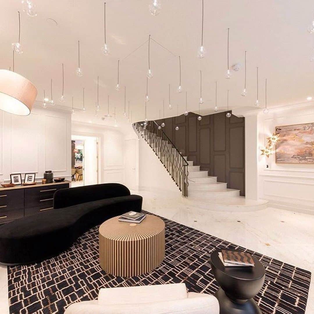 The Luxury Lifestyle Magazineさんのインスタグラム写真 - (The Luxury Lifestyle MagazineInstagram)「What are your thoughts on this unique home design in London?  Priced at $38.1M  cc: @luxurylifestyletravels  By: @daniel_daggers」6月5日 4時51分 - luxurylifestylemagazine
