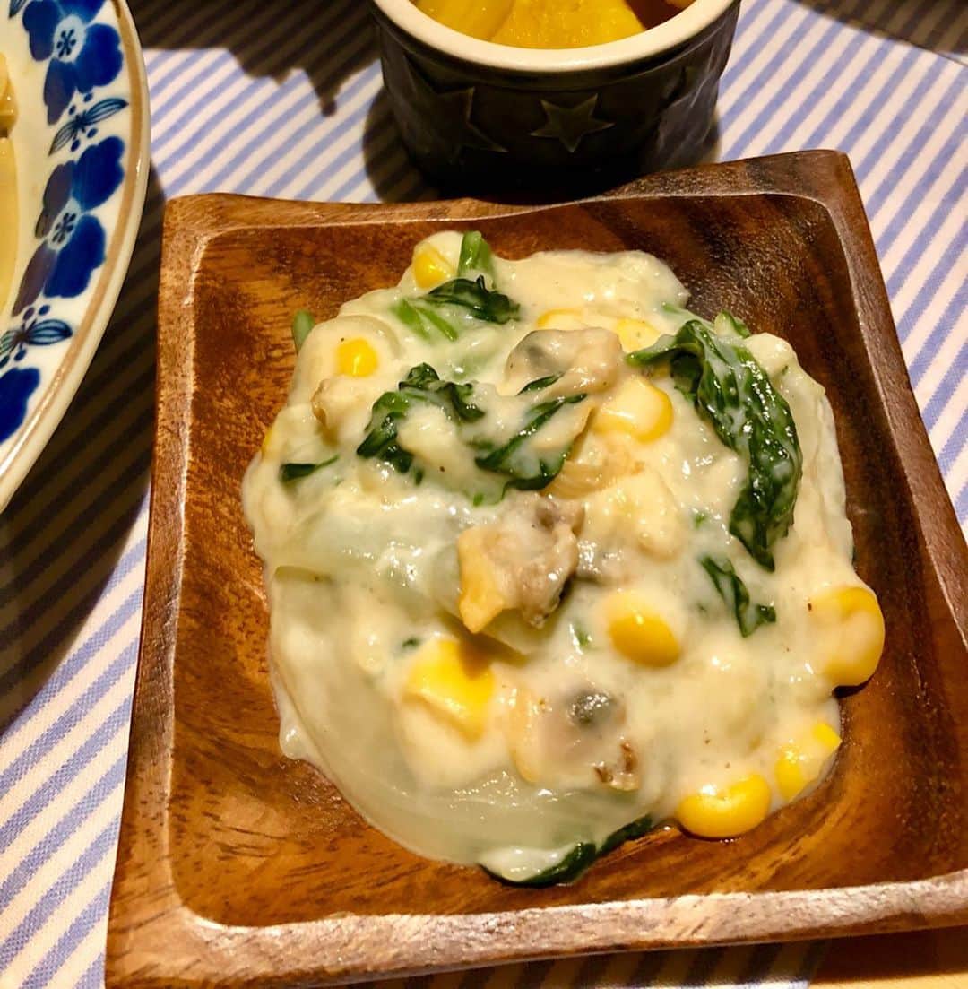 阪本智子さんのインスタグラム写真 - (阪本智子Instagram)「🍳♡ #おうちごはん 先日、潮干狩りで採って来て 冷凍しておいたアサリを料理💖 今回はイタリアンにしました🇮🇹🍅🍝 ＊ 🐚ペペロンチーノ風ホイル焼き 🐚クリーム煮 🐚ボンゴレパスタ 🐚アサリとトマトのスープ 🥗コブサラダ 🥖そら豆のチャバタ 🍍パイナップル アサリは冷凍してもちゃんと開きましたよ( ˙º˙ )ᵒᴾᴱᴺ✨ そら豆のチャバタは#deananddeluca で😋☕︎ ＊ #Squidhunting #shellfish #shellfishing #cooking #homedinner #food #seafood #foodstagram #Italian #潮干狩り #アサリ #料理 #手料理 #ばんごはん #イタリアン #盛り付け #主婦 #阪本智子」6月5日 5時09分 - tomoko_sakamoto423
