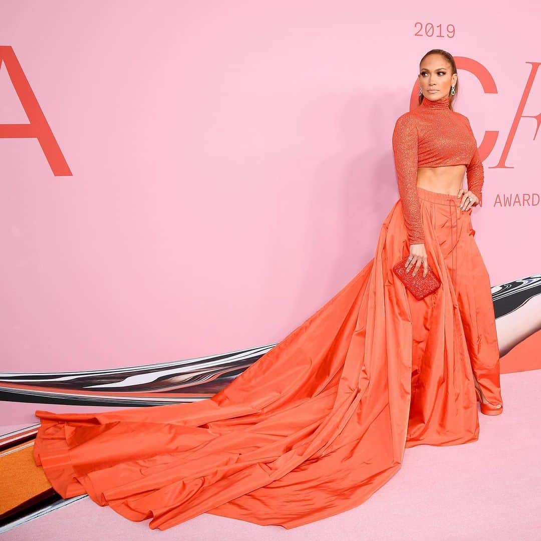 Fashion Weekさんのインスタグラム写真 - (Fashion WeekInstagram)「@JLo, last night's 2019 Fashion Icon recipient at the #CFDAAwards, shut down the pink carpet in a custom @RalphLauren crop top adorned with 43,200 crystals. 💎」6月5日 5時10分 - fashionweek