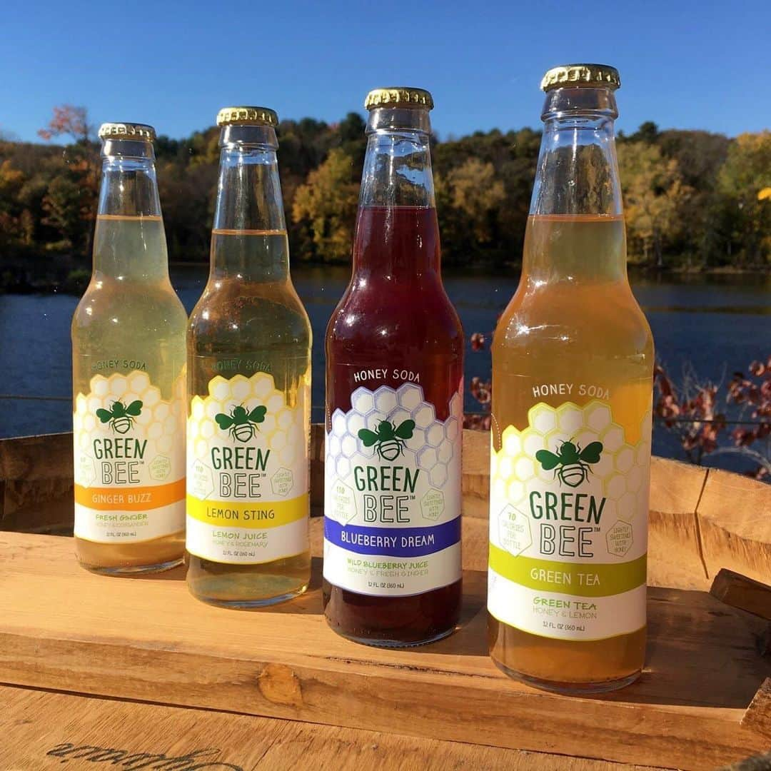 Whole Foods Marketさんのインスタグラム写真 - (Whole Foods MarketInstagram)「@drinkgreenbee started out as a daydream in Brunswick, Maine, and turned into a soda company powered by local bees. Check out our story with founder and beekeeper Chris Kinkade and clink the #linkinbio to learn more. #LocalAtWholeFoods #MakesMeWhole」6月5日 5時07分 - wholefoods