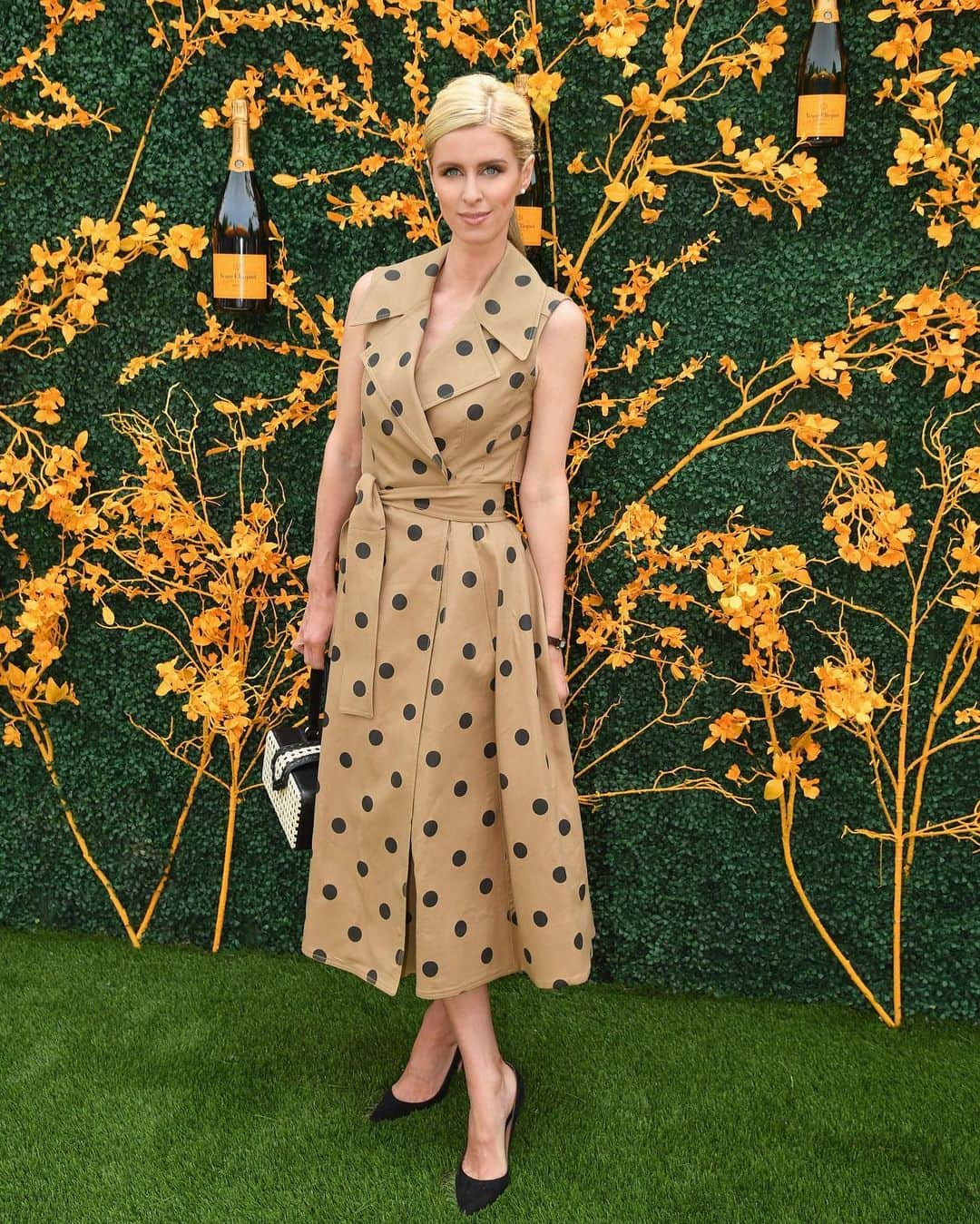 オスカーデラレンタさんのインスタグラム写真 - (オスカーデラレンタInstagram)「Spotted: @NickyHilton wearing our #odlrresort2019 micro-twill polka dot dress at the #VCPoloClassic.」6月5日 5時07分 - oscardelarenta