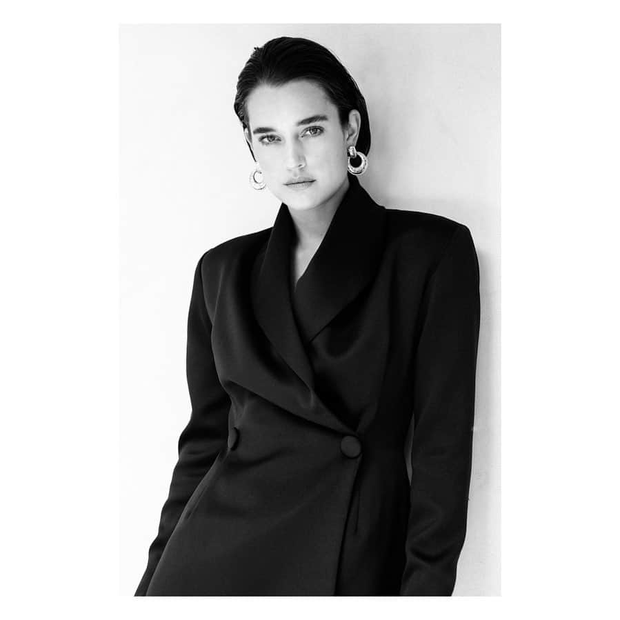 ケイト・ハリソンのインスタグラム：「New. @ggphotographyofficial」