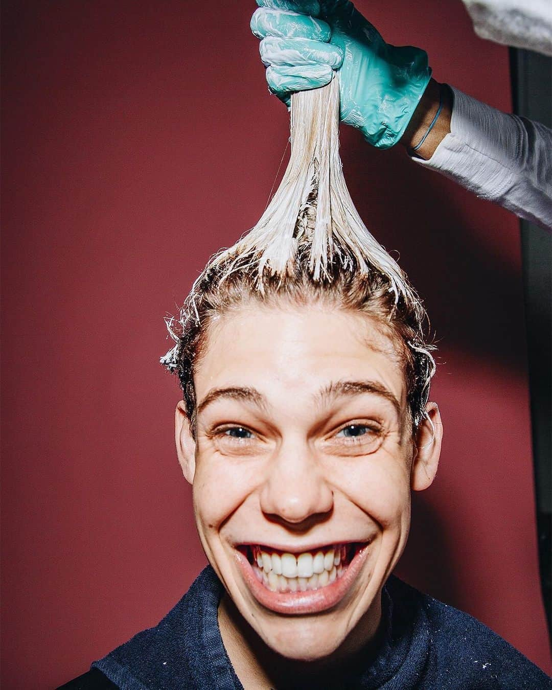 GQさんのインスタグラム写真 - (GQInstagram)「Will this be the summer you finally dye your hair? If the idea’s ever crossed your mind, head to the link in bio for our breakdown of summer’s coolest grooming move. (📸@tyrellhampton)」6月5日 5時43分 - gq