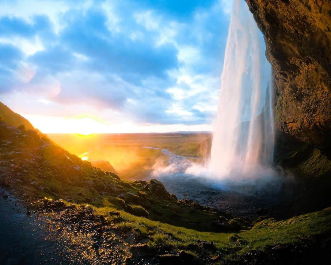 goproさんのインスタグラム写真 - (goproInstagram)「Photo of the Day: Iceland, where magic meets reality. 🇮🇸 #TripOn Challenge award recipient @zo_w0rld lighting up your Tuesday with this #SuperPhoto from #GoProHERO7 Black. • Submit your photos + videos to GoPro.com/awards for the opportunity to receive up to $1,000. • • • @GoProNordics #GoProNordics #GoProTravel #GoPro #TravelTuesday #Iceland」6月5日 5時59分 - gopro