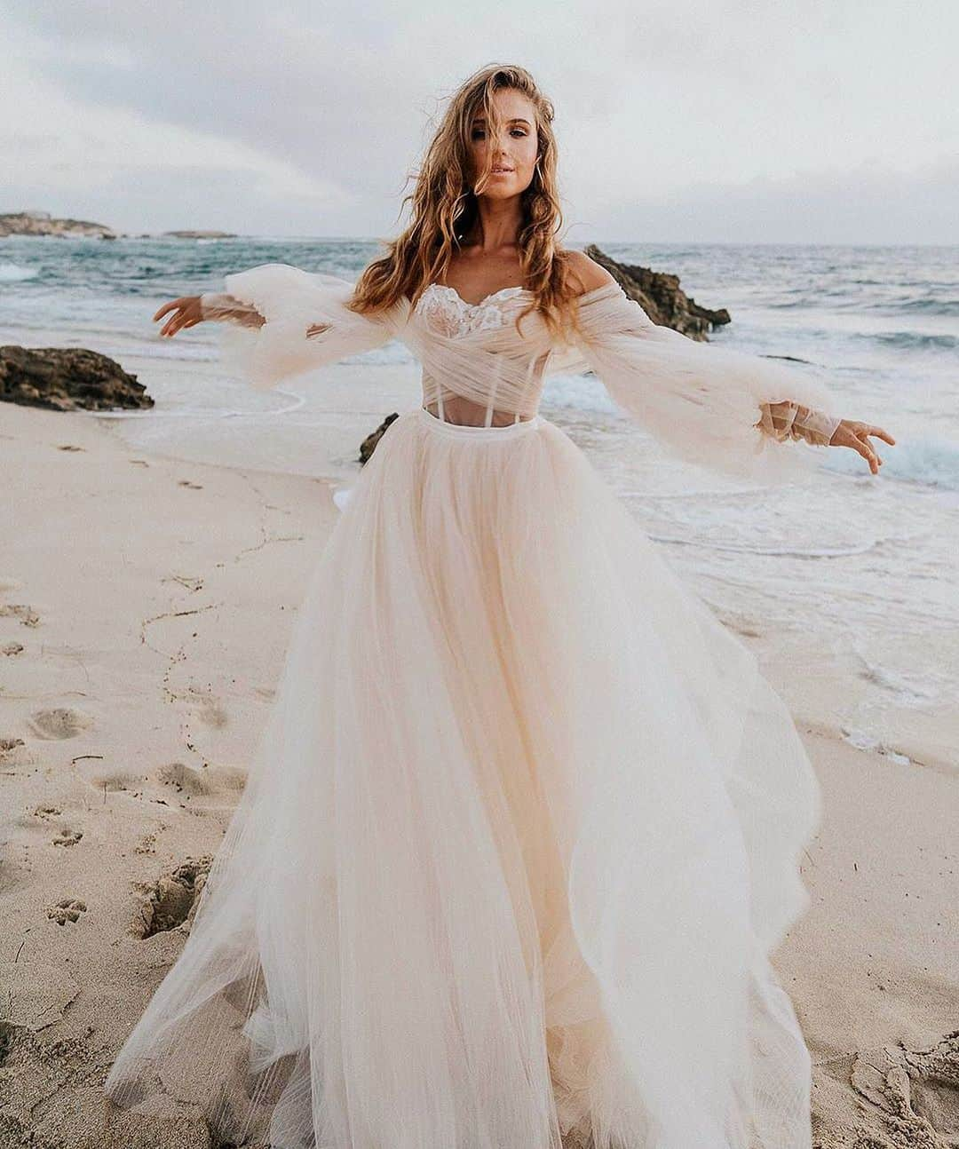 Galia Lahavさんのインスタグラム写真 - (Galia LahavInstagram)「Like a wild ballerina | The #Bellina gown reaches a new level of romance #GLCouture 📷 @katedrennanphotography」6月5日 6時12分 - galialahav