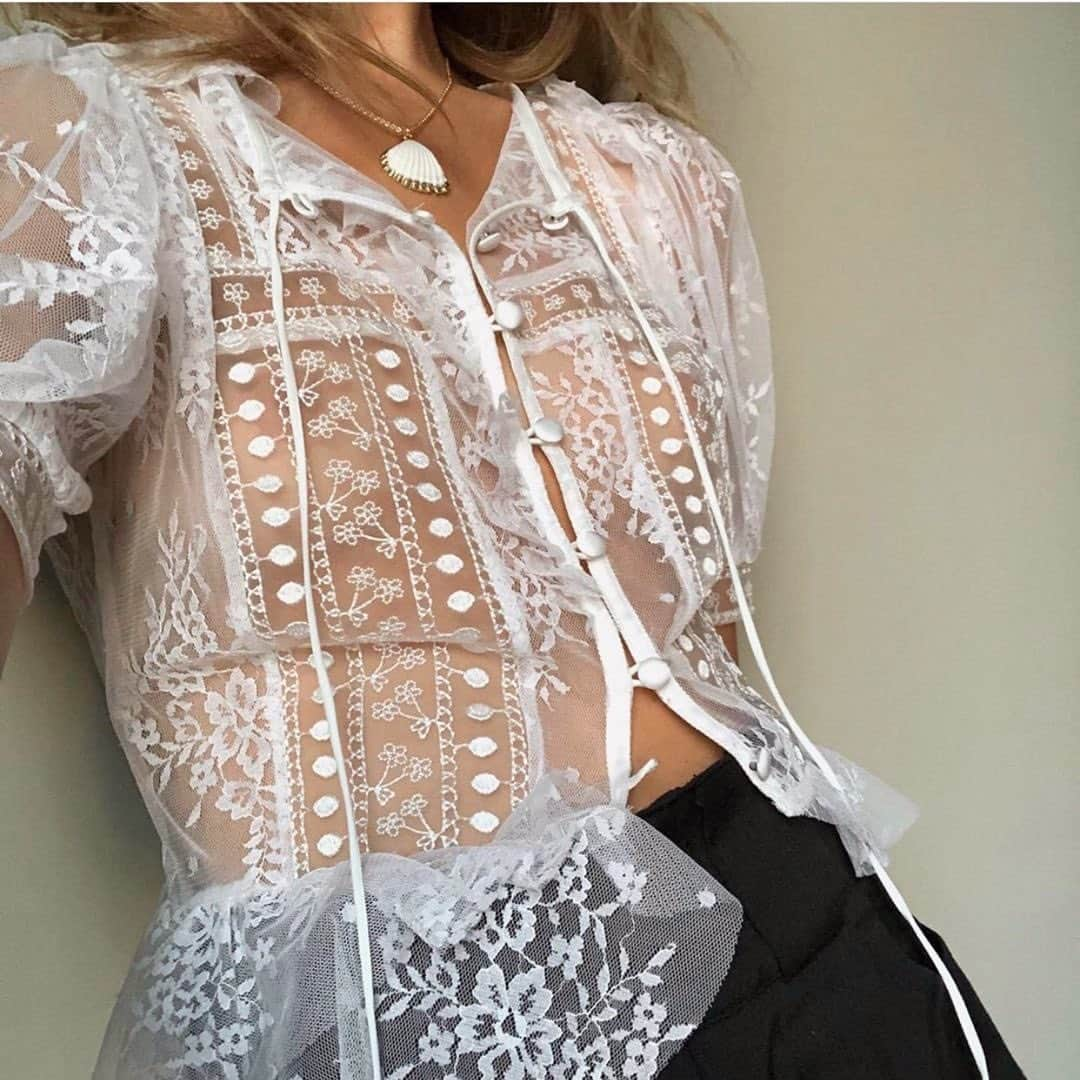 For Love & Lemonsさんのインスタグラム写真 - (For Love & LemonsInstagram)「Pretty lady @Jessalizzi in the Limoncella Lace Blouse #GIRLSinLOVE」6月5日 6時22分 - forloveandlemons