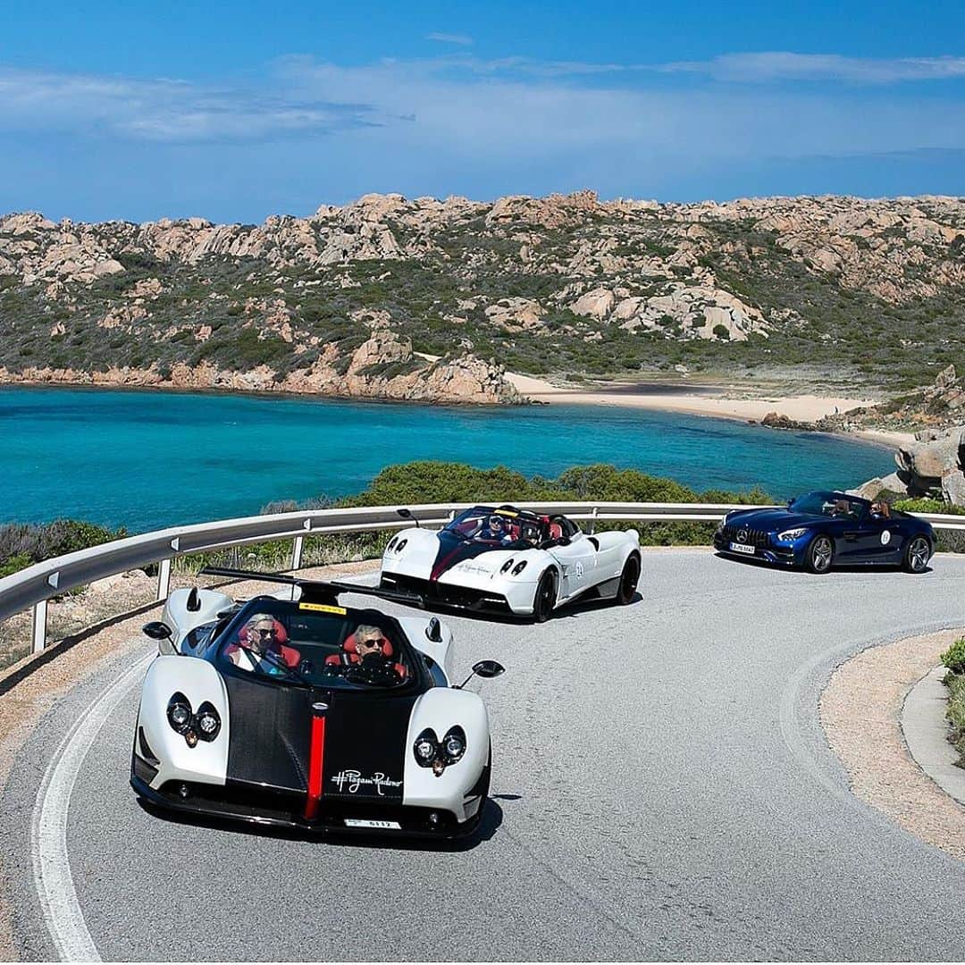 Dirk A. Productionsさんのインスタグラム写真 - (Dirk A. ProductionsInstagram)「Tag the friends you’d want to be with in a real-life scene like this!! 🔥🚀 #Pagani #Zonda #ZondaCinque #ZondaCinqueRoadster #Huayra #AMGGT #HuayraRoadster #Photo @tgwhips」6月5日 12時03分 - supercarfocusdotcom