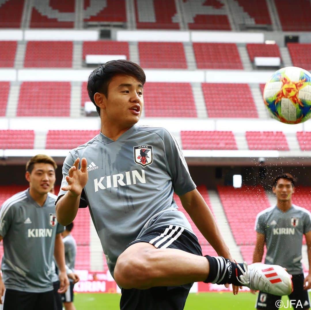 久保建英さんのインスタグラム写真 - (久保建英Instagram)「6月4日に18歳の誕生日を迎えることができました。 日本代表で迎えることができて、とても嬉しく思います。 感謝の気持ちをこれからもサッカーで返していけたらと思います。 #JFA#nationalteam#久保建英#takefusakubo」6月5日 12時04分 - takefusa.kubo