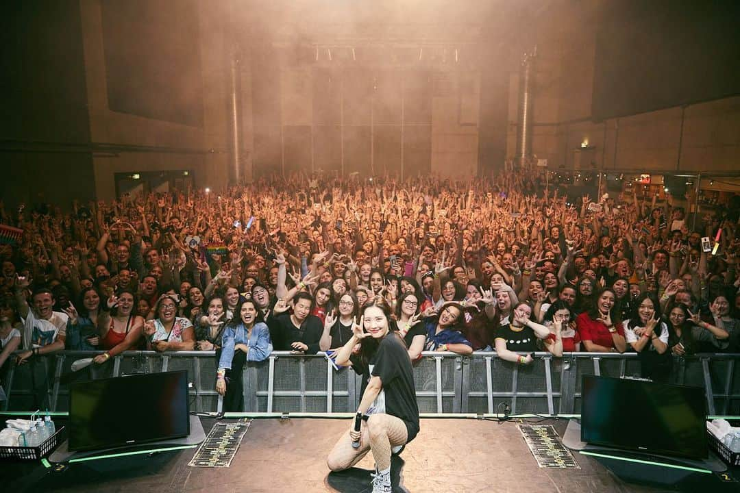 ソンミさんのインスタグラム写真 - (ソンミInstagram)「Yes! #Amsterdam you gave me so much energy tonight! I totally enjoyed the show and hope u guys too. And plusssss, we "BURN" the stage!!!!!!!! Love u so so muchhhhhh!!!!💋💋💋 #sunmi1stworldtour #WARNING #warninginamsterdam」6月5日 6時38分 - miyayeah