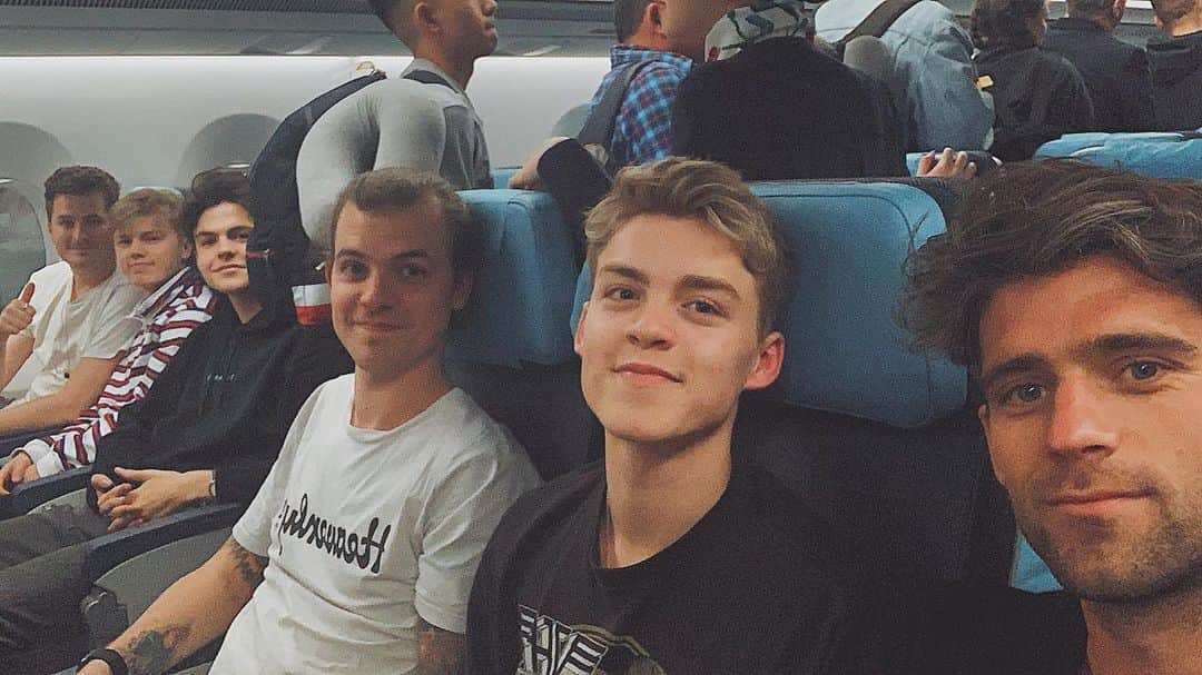 New Hope Clubさんのインスタグラム写真 - (New Hope ClubInstagram)「DID SOMEBODY SAY LOVE AGAIN WORLD TOUR!?! ✈️🌏」6月5日 6時54分 - newhopeclub