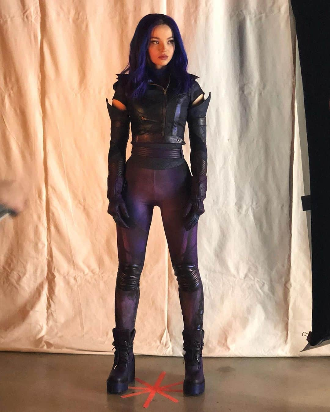 ダヴ・キャメロンさんのインスタグラム写真 - (ダヴ・キャメロンInstagram)「early version of mal’s d3 suit」6月5日 6時49分 - dovecameron