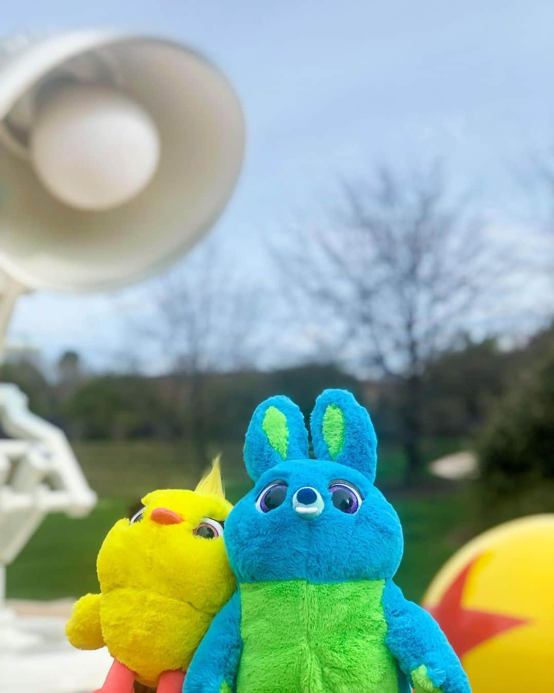 Disney Pixarさんのインスタグラム写真 - (Disney PixarInstagram)「Ducky and Bunny take fun to infinity and… my foot! Go #InsidePixar with them in our Instagram Story. #ToyStory4 opens June 21. (🎟 link in bio)」6月5日 6時53分 - pixar