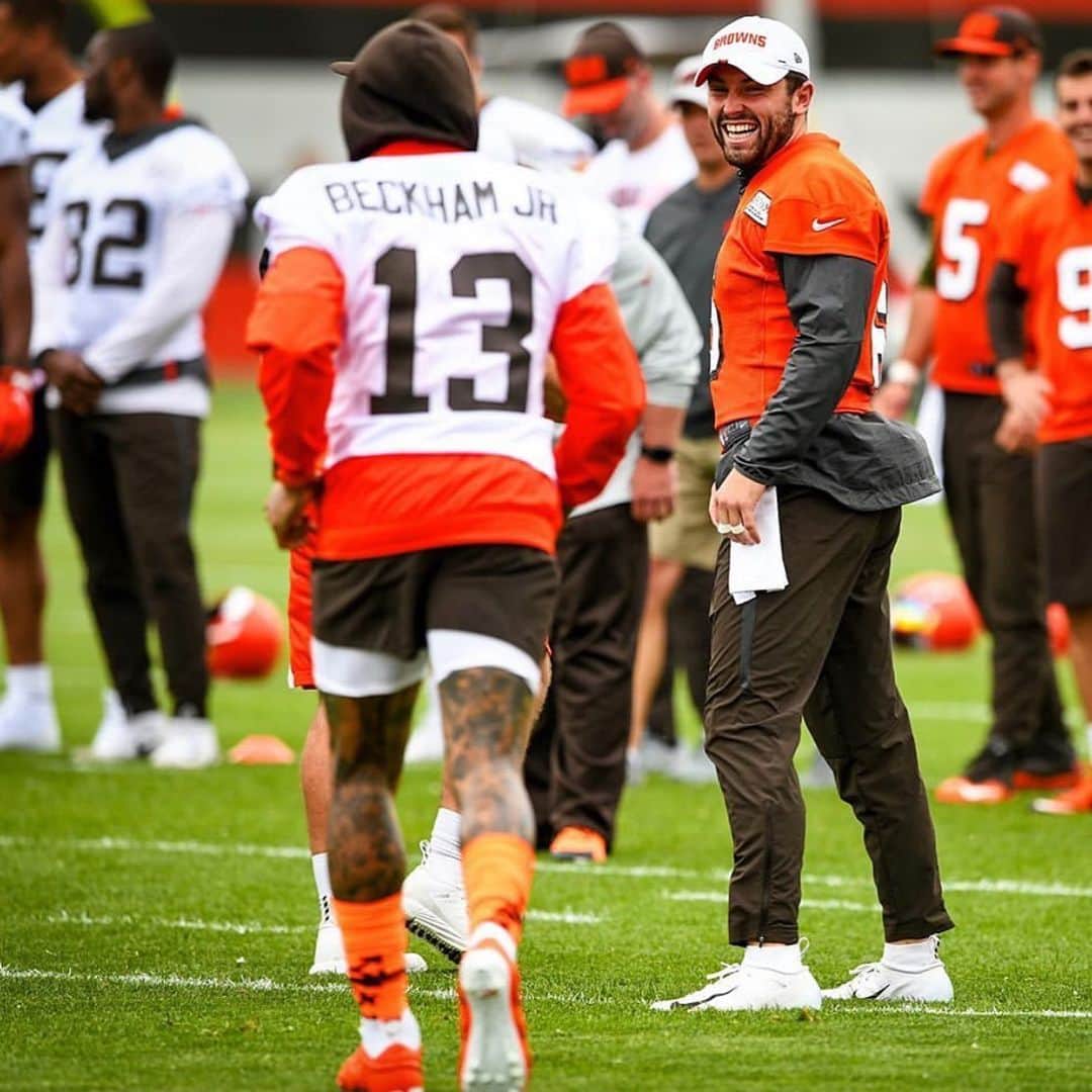 オデル・ベックハン・ジュニアのインスタグラム：「When u get picked up last and the team captain acts like he wanted u on the team😂😂😂」