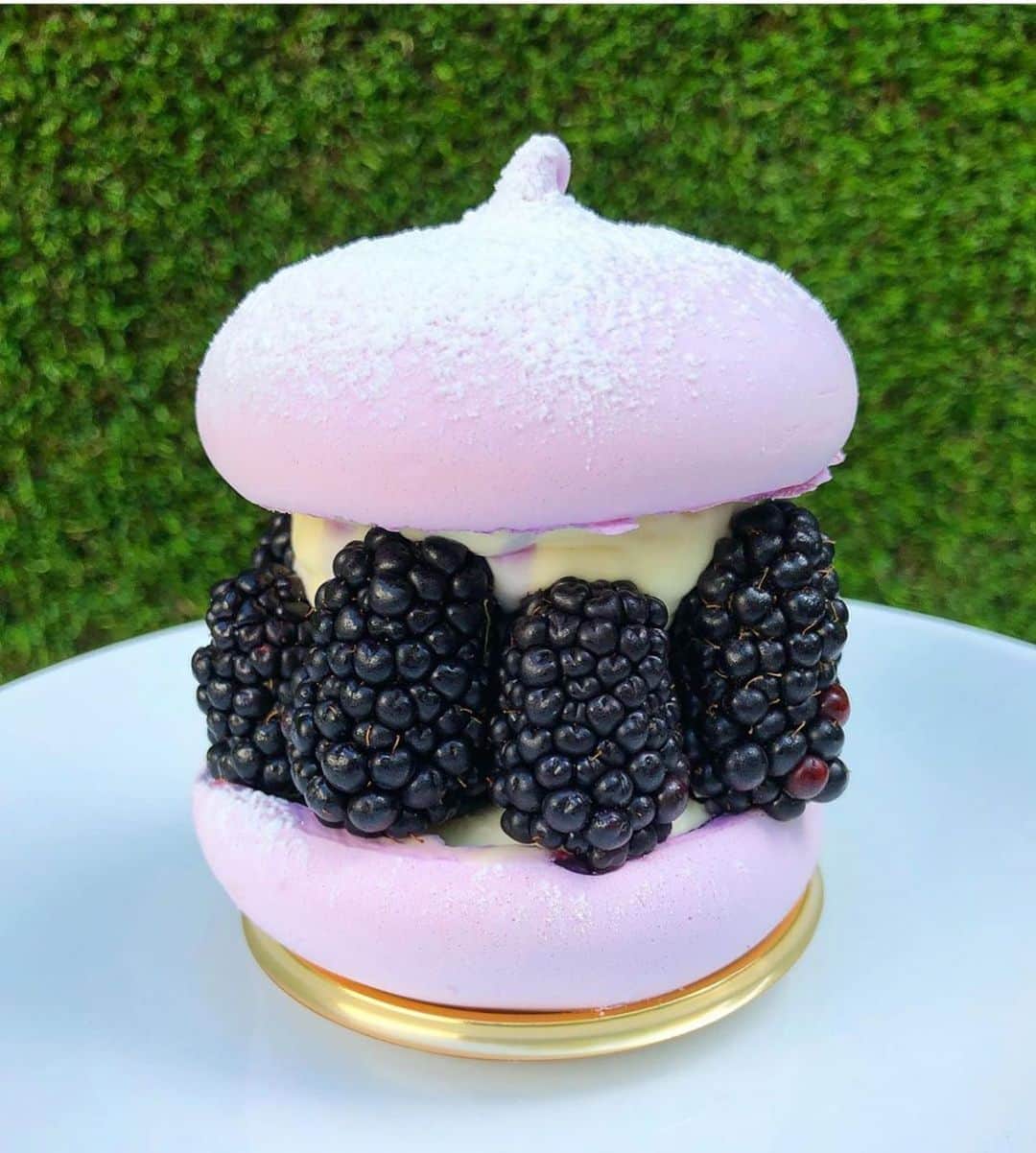 DOMINIQUE ANSEL BAKERYさんのインスタグラム写真 - (DOMINIQUE ANSEL BAKERYInstagram)「Sunny June days and our Black & Blue Pavlova, made with a light-as-sir blueberry meringue filled with fresh blackberries, homemade blueberry compote, and creamy lemon ganache. (📸 regram from @itztatiana)」6月5日 6時54分 - dominiqueansel