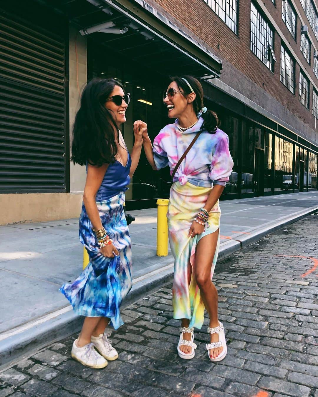 のインスタグラム：「✨🌈 RAINBOW ROCKSTARS ✨🌈@danielleasnyder and @jodiesnydermorel in head to toe Dannijo • tap to shop #dannijogirls」