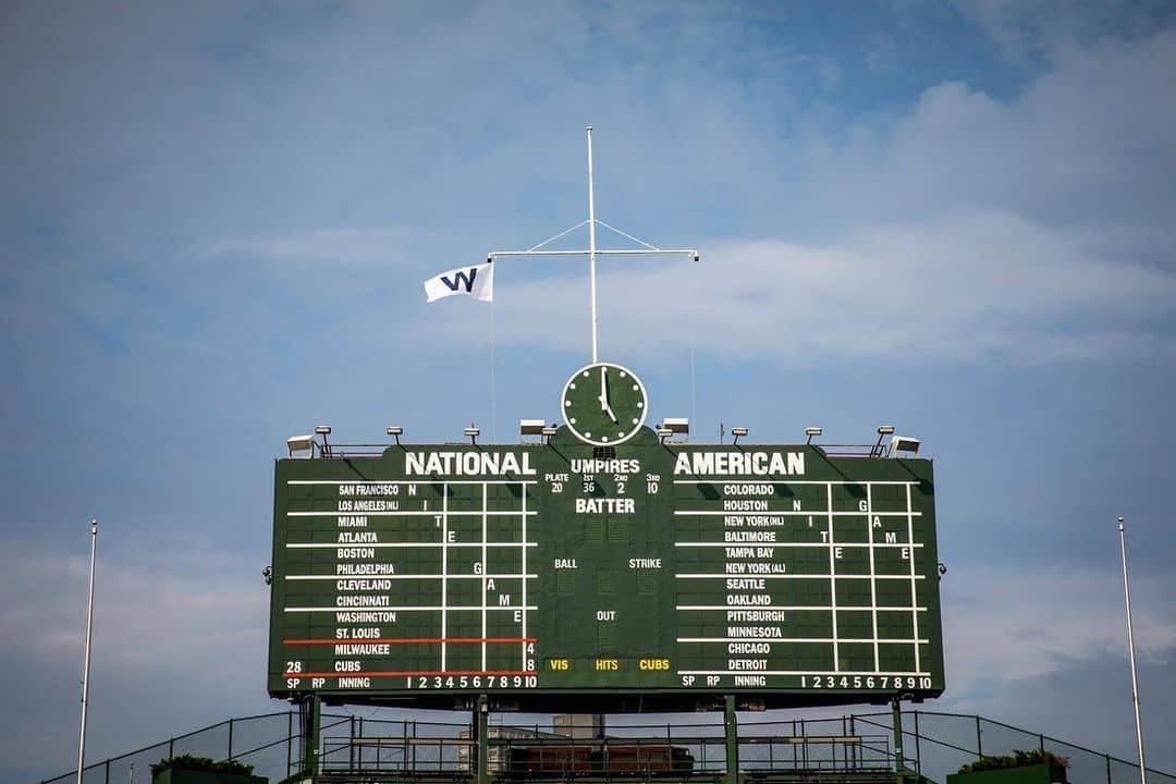 シカゴ・カブスさんのインスタグラム写真 - (シカゴ・カブスInstagram)「#CubsCollection: Wrigley Field Scoreboard. Throughout its 100+ year tenure, the Friendly Confines has experienced a number of upgrades. One thing that hasn’t changed is the iconic manually-operated scoreboard. It was built in 1937 and scoreboard operators still change steel plates by hand to reflect score changes in the Cubs game as well as other games throughout the league. The scoreboard is also home to the flag pole where National League standings are displayed and the W flag flies after each Cubs win. The hand-turned scoreboard is only one of two left in all of Major League Baseball and provides fans with an authentic gameday experience. #EverybodyIn 📷 @sgreenphoto Find more photos on Facebook.com/Cubs」6月5日 7時21分 - cubs