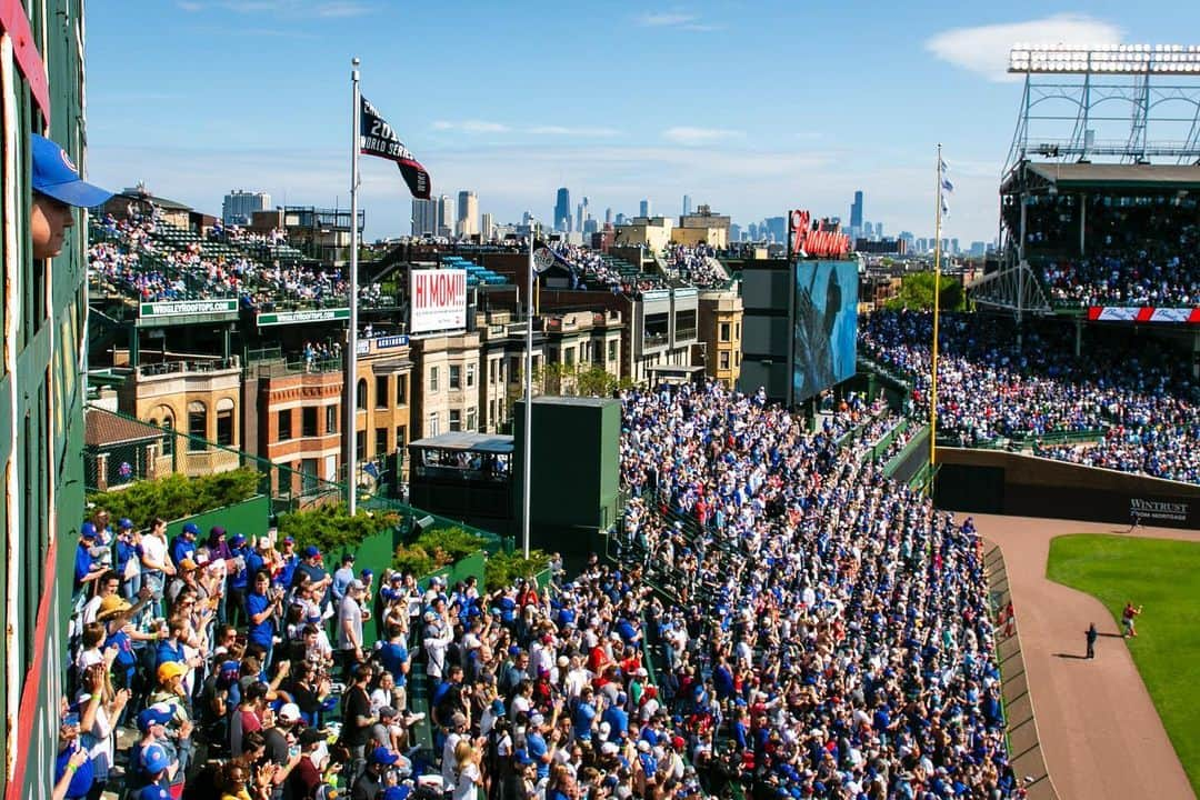 シカゴ・カブスさんのインスタグラム写真 - (シカゴ・カブスInstagram)「#CubsCollection: Wrigley Field Scoreboard. Throughout its 100+ year tenure, the Friendly Confines has experienced a number of upgrades. One thing that hasn’t changed is the iconic manually-operated scoreboard. It was built in 1937 and scoreboard operators still change steel plates by hand to reflect score changes in the Cubs game as well as other games throughout the league. The scoreboard is also home to the flag pole where National League standings are displayed and the W flag flies after each Cubs win. The hand-turned scoreboard is only one of two left in all of Major League Baseball and provides fans with an authentic gameday experience. #EverybodyIn 📷 @sgreenphoto Find more photos on Facebook.com/Cubs」6月5日 7時21分 - cubs