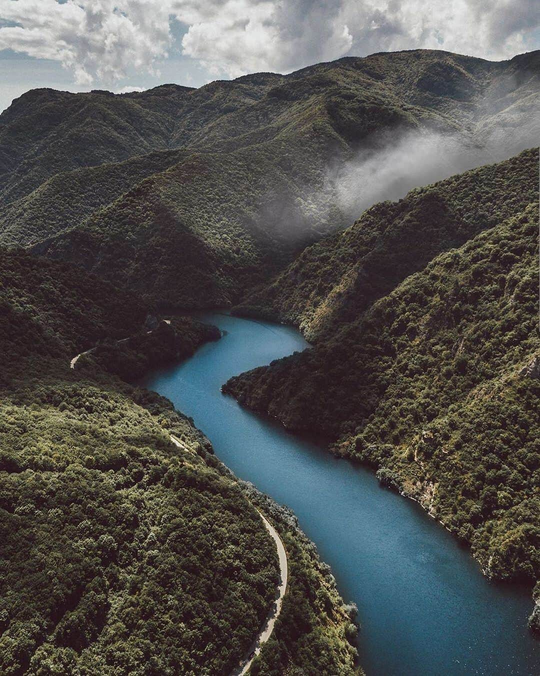 BEAUTIFUL DESTINATIONSさんのインスタグラム写真 - (BEAUTIFUL DESTINATIONSInstagram)「Shoutout to all adventure seekers, have you ever travelled to the largest mountain in Bulgaria? The Rhodope mountains offer traditional villages, cave exploration, horseback riding and cycling- to name a few activities. 🚵‍♀️(📷: @ralics 📍: Rhodope Mountains, Bulgaria)」6月5日 7時17分 - beautifuldestinations