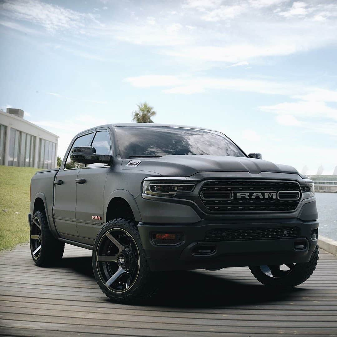 CARLiFESTYLEさんのインスタグラム写真 - (CARLiFESTYLEInstagram)「RAM sitting on @4playwheels! Describe this truck in one emoji! 🦍 #carlifestyle」6月5日 7時24分 - carlifestyle