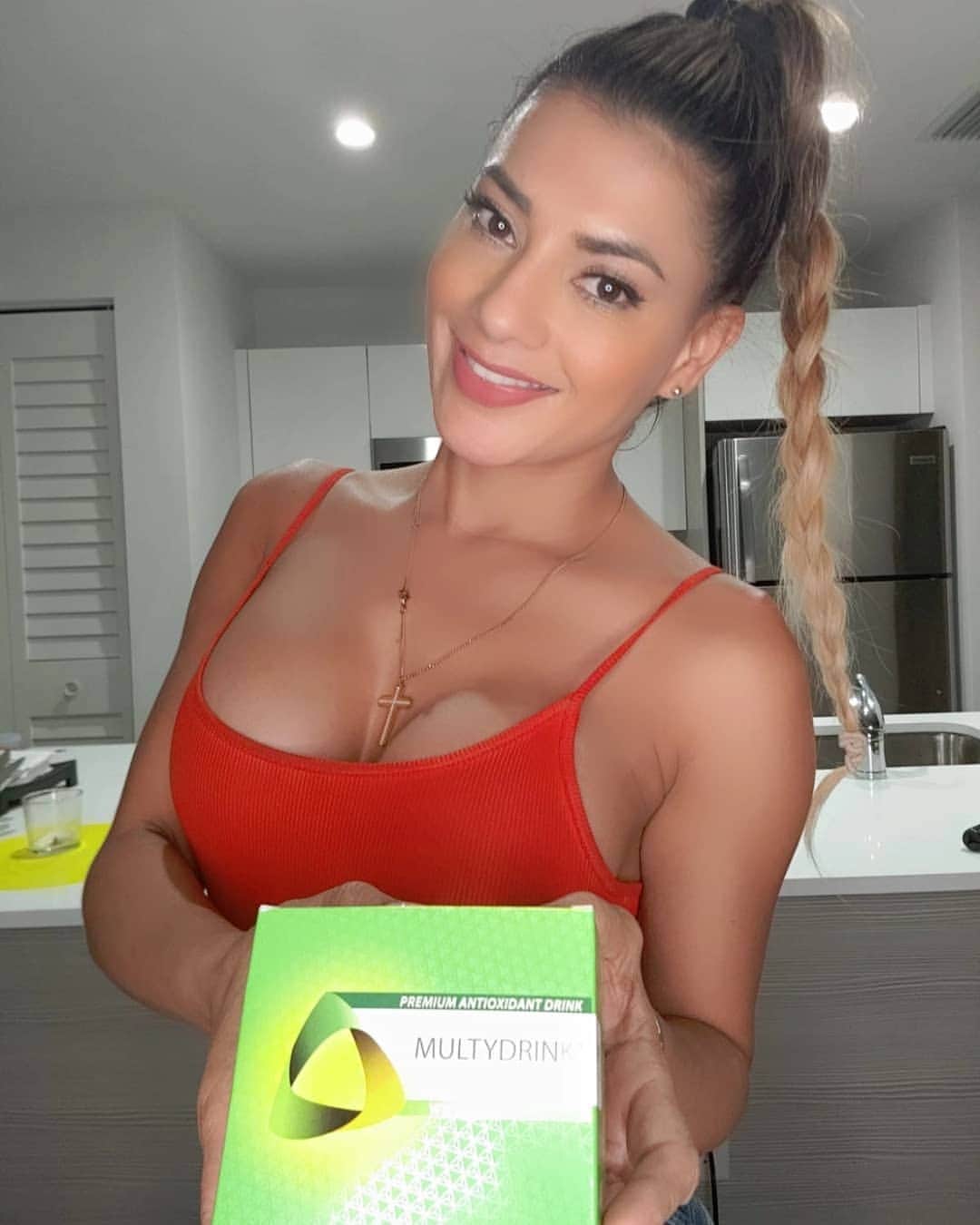 Vivi Castrillonさんのインスタグラム写真 - (Vivi CastrillonInstagram)「I've been taking @Multydrink @multydrink_oficial for six months now and it has really changed my life. That's why I have agreed to becoming one of their brand ambassadors and an official distributor.  Multydrink is a Delicious Superfood Drink rich in Antioxidants, Vitamins and Minerals.  If you want to know more about this super food pls send me a direct message or an email. I'll be more than happy to tell you everything about it.  Muaaaaaa 💋 : : : 📷:@vvcastrillon @vvcastrillon.fit @vvcastrillontips : : : Llevo tomando @Multydrink @Multydrink_oficial durante seis meses ya, y realmente ha cambiado mi vida. Por eso he aceptado convertirme en una de sus embajadoras y distribuidora oficial. Multydrink es una deliciosa bebida natural muy rica en Antioxidantes, Vitaminas y Minerales. Si quieres saber más sobre este súper alimento, envíame un mensaje directo o un correo electrónico. Sería un gusto poderte contar más sobre el producto. Muaaaaaa 💋」6月5日 7時47分 - vvcastrillon