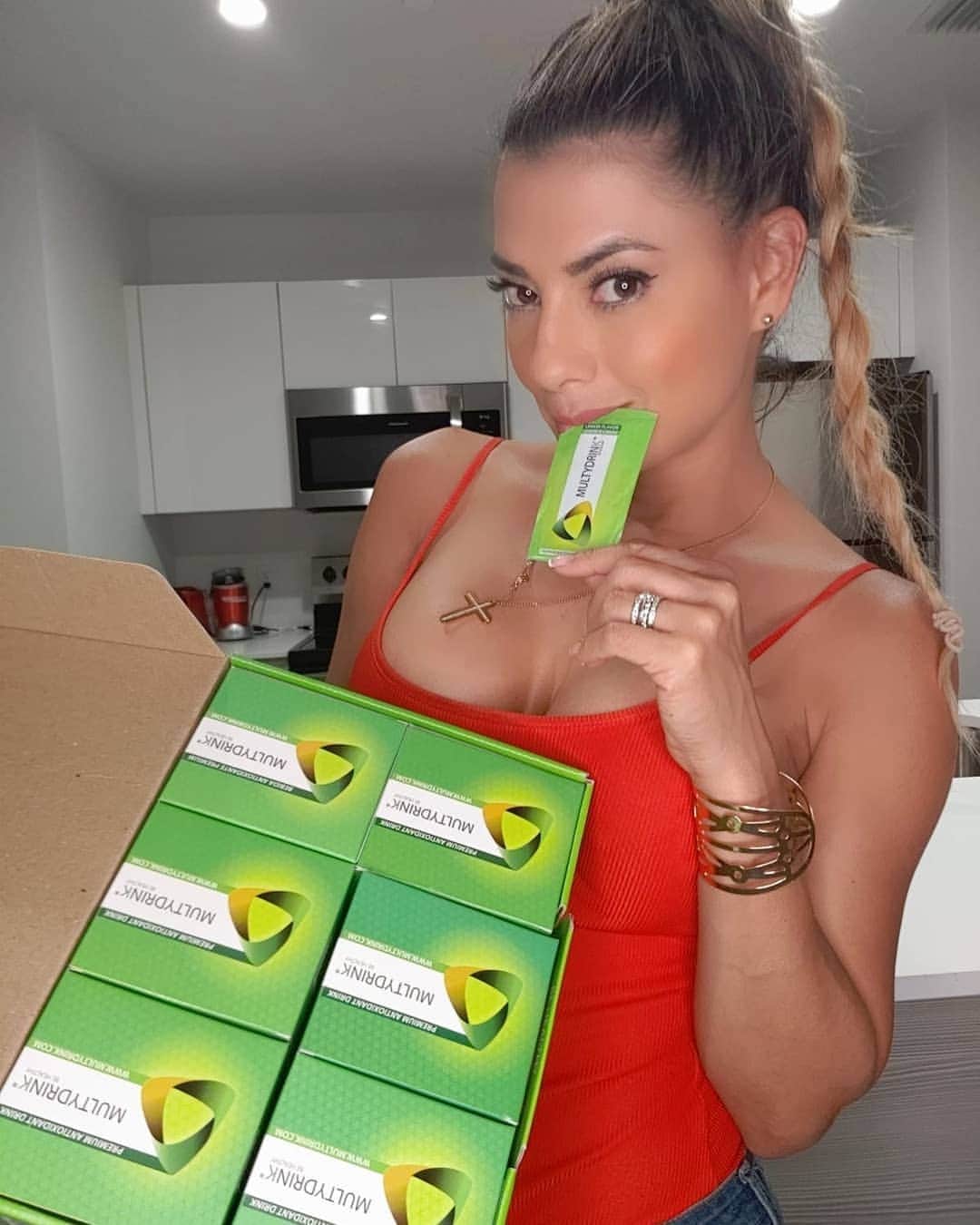 Vivi Castrillonさんのインスタグラム写真 - (Vivi CastrillonInstagram)「I've been taking @Multydrink @multydrink_oficial for six months now and it has really changed my life. That's why I have agreed to becoming one of their brand ambassadors and an official distributor.  Multydrink is a Delicious Superfood Drink rich in Antioxidants, Vitamins and Minerals.  If you want to know more about this super food pls send me a direct message or an email. I'll be more than happy to tell you everything about it.  Muaaaaaa 💋 : : : 📷:@vvcastrillon @vvcastrillon.fit @vvcastrillontips : : : Llevo tomando @Multydrink @Multydrink_oficial durante seis meses ya, y realmente ha cambiado mi vida. Por eso he aceptado convertirme en una de sus embajadoras y distribuidora oficial. Multydrink es una deliciosa bebida natural muy rica en Antioxidantes, Vitaminas y Minerales. Si quieres saber más sobre este súper alimento, envíame un mensaje directo o un correo electrónico. Sería un gusto poderte contar más sobre el producto. Muaaaaaa 💋」6月5日 7時47分 - vvcastrillon