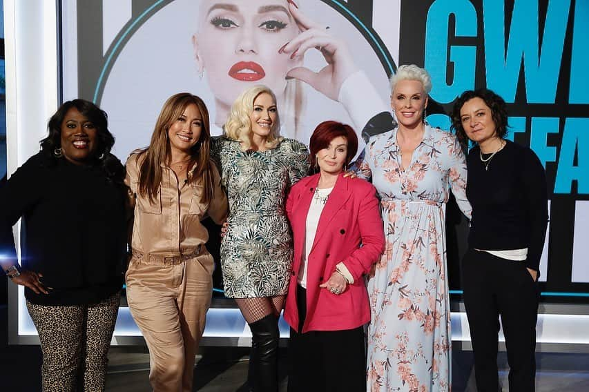 グウェン・ステファニーさんのインスタグラム写真 - (グウェン・ステファニーInstagram)「Thank u @thetalkcbs! Always so much fun 😘 gx #TheTalk #JustAGirlVegas」6月5日 7時50分 - gwenstefani