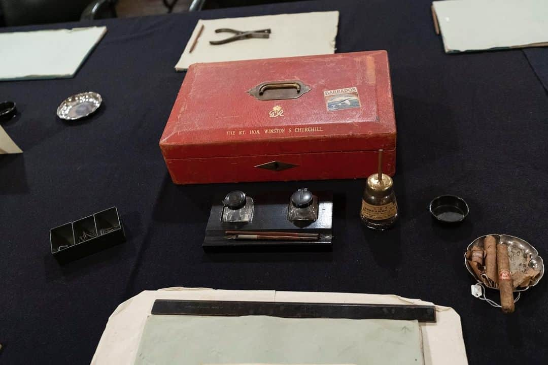 ドナルド・トランプさんのインスタグラム写真 - (ドナルド・トランプInstagram)「President Donald J. Trump and First Lady Melania Trump, along with British Prime Minister Theresa May and her husband Mr. Philip May tour the Churchill War Rooms Tuesday, June 4, 2019, in London.」6月5日 7時51分 - realdonaldtrump