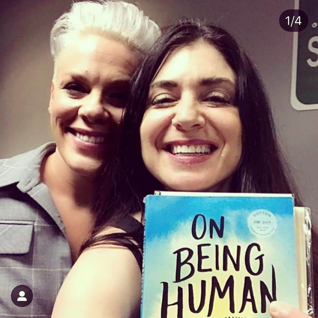 P!nk（ピンク）さんのインスタグラム写真 - (P!nk（ピンク）Instagram)「This very very special human has her book out today!!!!! I love good ones!!! Xo @jenpastiloff」6月5日 8時05分 - pink