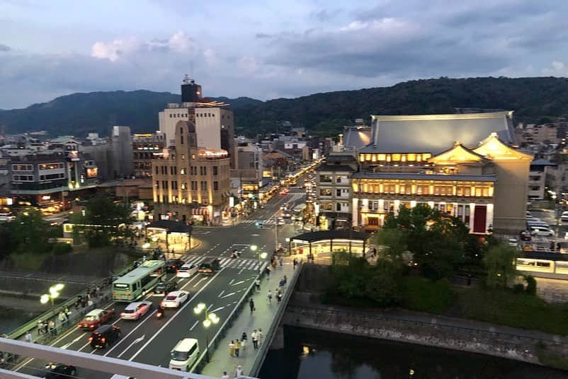 朝日光輝さんのインスタグラム写真 - (朝日光輝Instagram)「京都✨川床✨  最高でした🤩🤩🤩 * * * * * * * * * * * #京都#京都セミナー#lorealpro #イノア#イノアカラー#inoa#オイルカラー#オイルカラー革命#京都川床#川床#東華菜館#中華#最高#気持ち良い#京都の思い出#ありがとうございました#🙏#🙇‍♂️」6月5日 7時59分 - mitsuteru_asahi