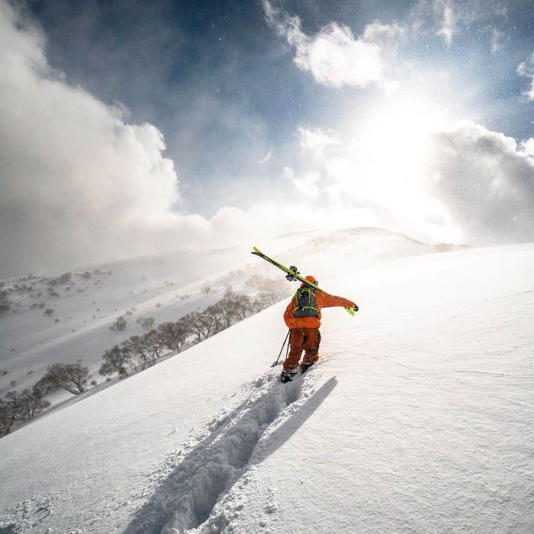 クリス・バーカードのインスタグラム：「In the depths of winter our exposure to the Sun can at times be counted in minutes or rather seconds a day. It doesn’t take long to make you realize you need to make the most of every single one... Japan 2018 @kcdeane」