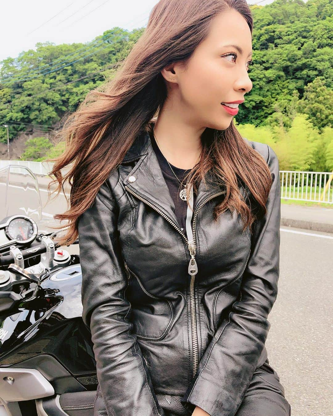 CAMIRAさんのインスタグラム写真 - (CAMIRAInstagram)「もみじロード🍁 #バイク女子#バイク#バイクのある風景#バイクのある生活#バイクが好きだ#バイク好きな人と繋がりたい#タイガー800#オフロードバイク#ガールズバイカー#バイクウェア#アドベンチャー#アドベンチャーバイク#tiger800#bike#bikegirl#motocycle#bikelife#streettriple#motorcycle#motorcycle_moment#motorcyclegirl#bike_japan#adventurebike#adventurerider」6月5日 8時04分 - camila.528