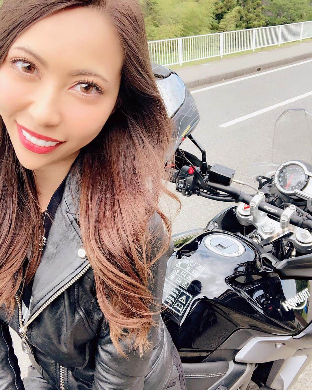 CAMIRAさんのインスタグラム写真 - (CAMIRAInstagram)「もみじロード🍁 #バイク女子#バイク#バイクのある風景#バイクのある生活#バイクが好きだ#バイク好きな人と繋がりたい#タイガー800#オフロードバイク#ガールズバイカー#バイクウェア#アドベンチャー#アドベンチャーバイク#tiger800#bike#bikegirl#motocycle#bikelife#streettriple#motorcycle#motorcycle_moment#motorcyclegirl#bike_japan#adventurebike#adventurerider」6月5日 8時04分 - camila.528