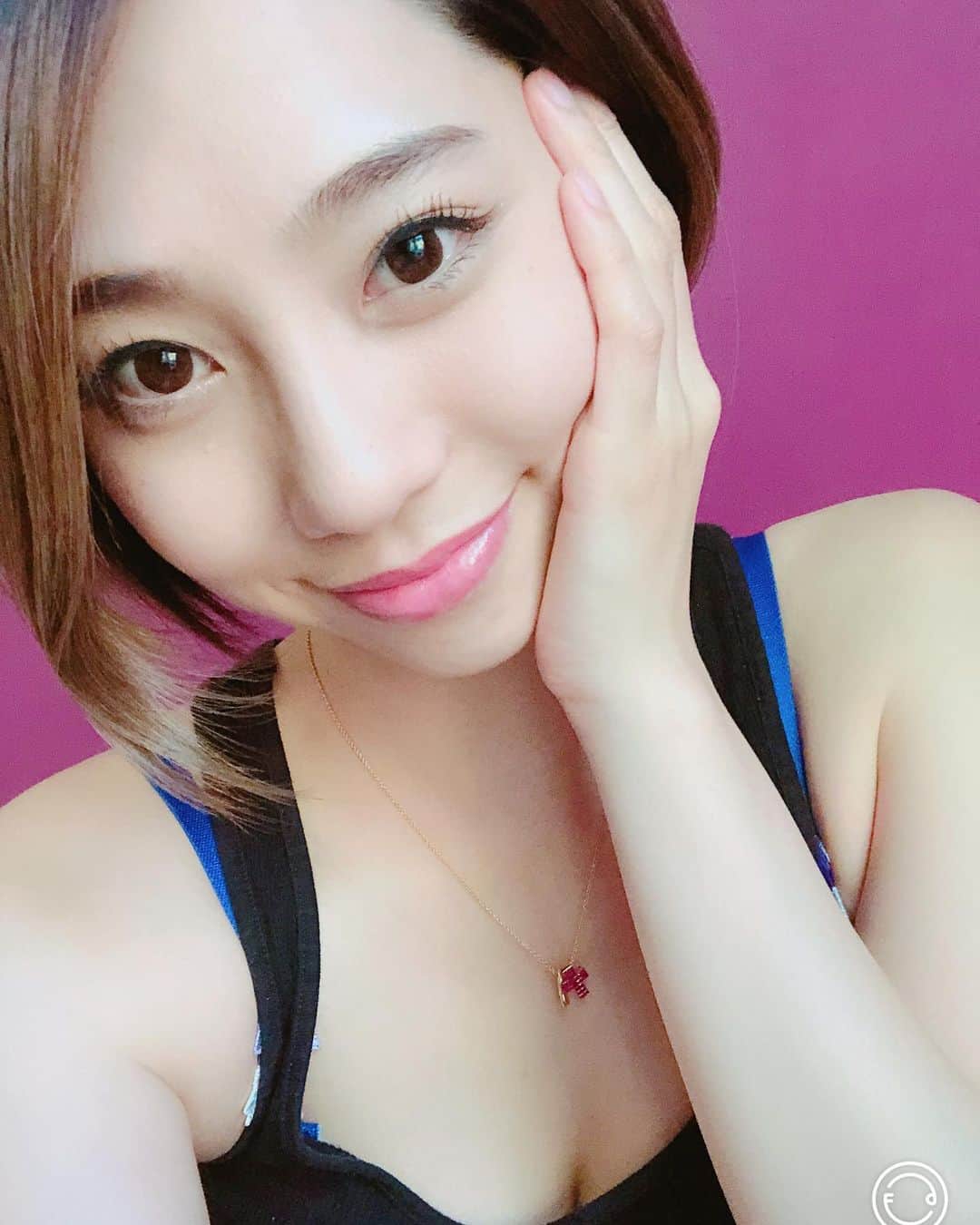 のインスタグラム：「New York あつい🤣💦東京より暑い☀️ お気に入りのネックレス忘れてもーたからルビーに変えた❣️ 誕生石だからエナジー湧くかも😍❤️ #ny #new #life #actress #asian #japanese #むちむち #😂」
