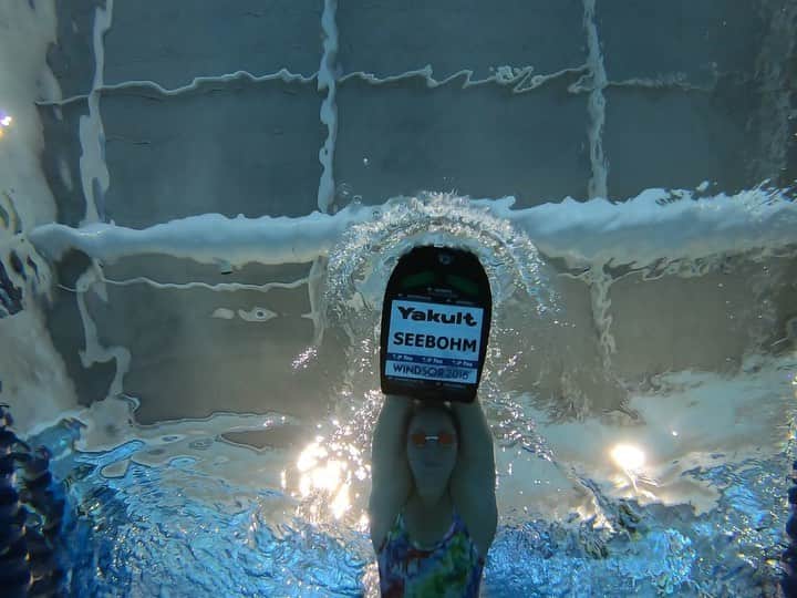 エミリー・シーボームのインスタグラム：「Kicking into gear with another day closer!  Comment below the days to go ⬇️ #countdowncontinues #kicking #swimming #water」