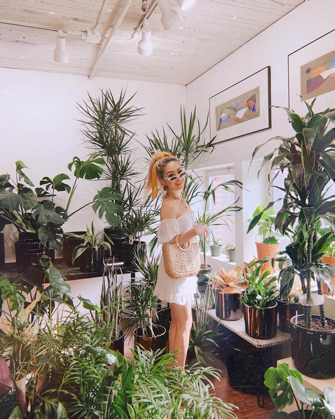 AikA♡ • 愛香 | JP Blogger • ブロガーのインスタグラム：「Who wants to go to plant shopping with me? 🌱🌵💚 My eyes became 😍😍😍 every 5 second! Peek my stories to see what I meant & another store I went to 🌿 Cuteness overload 💛 Tell me your fave place to shop for plants!!! ===== #plantlover #plantshopping #livecolorfully #seattleliving #littlestoryofmylife #plantsmakepeoplehappy」
