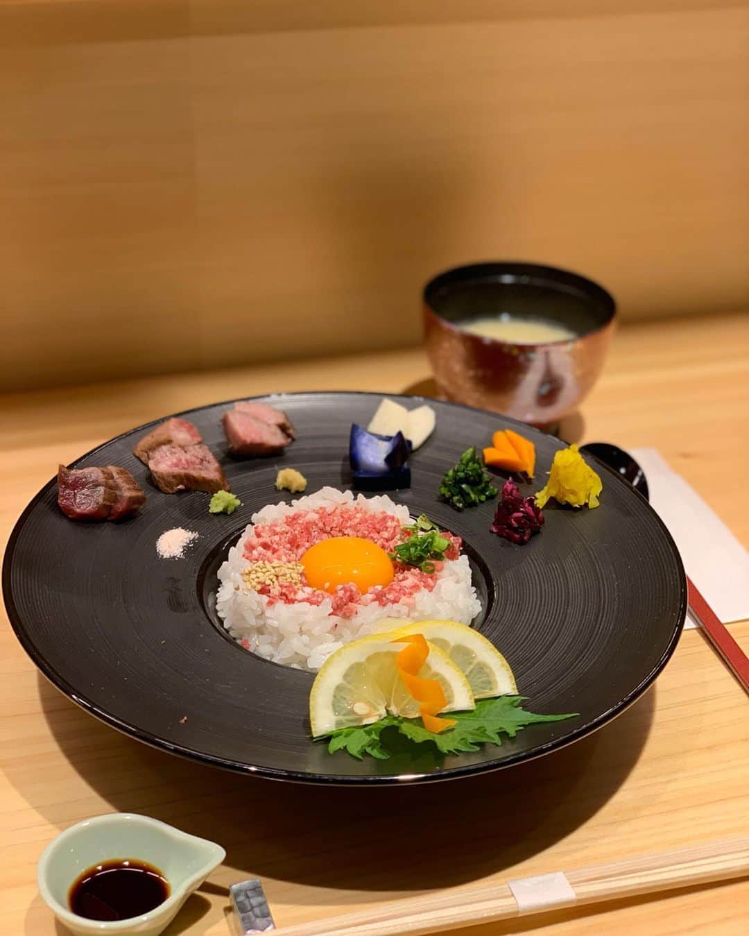 唯可（yuika）さんのインスタグラム写真 - (唯可（yuika）Instagram)「* 久しぶりに浅草観光してきた🇯🇵 東京に出てきて初めて行ったお祭りも 浅草の三社祭だったなぁ〜😚 観光客でわちゃわちゃしてたよ👯‍♂️ * ランチは「おにくのおすし」食べてきたの🥺🥩 めちゃくちゃ美味しかった🤤 @onikunoosushi 東京に上京してきてからもう10年以上経つのに まだまだ東京観光したいところたくさんある🗼 * setup.... @poprea_official  hat.... @maniera_rohw_gdm  bag.... @gucci  shoes.... @converse_jp @converse * #浅草#浅草観光#ホッピー通り#お出かけ#動画撮影#東京観光#旅行#京都#神社#大人カジュアル#プチプラ#アラサーコーデ#デートコーデ#夏コーデ#ファッション#プチプラコーデ#セットアップ#東京#カフェ巡り#カフェ#おにくのおすし#ランチ#asakusa#asakusatemple#tokyotrip#gucci」6月5日 8時33分 - yu.i.k.a