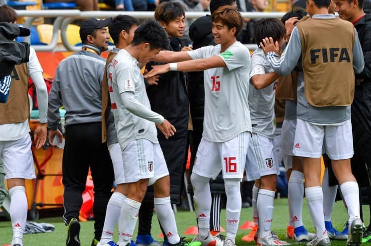 山田康太さんのインスタグラム写真 - (山田康太Instagram)「めちゃくちゃ悔しいです。 けど、すごい明るいチームだし笑顔ばっかりのチームなので最後は笑って胸を張って帰りたいと思います たくさんの応援ありがとうございました🙇‍♂️🙇‍♂️🙇‍♂️ #u20#ワールドカップ#山田康太」6月5日 8時35分 - y.kota_10