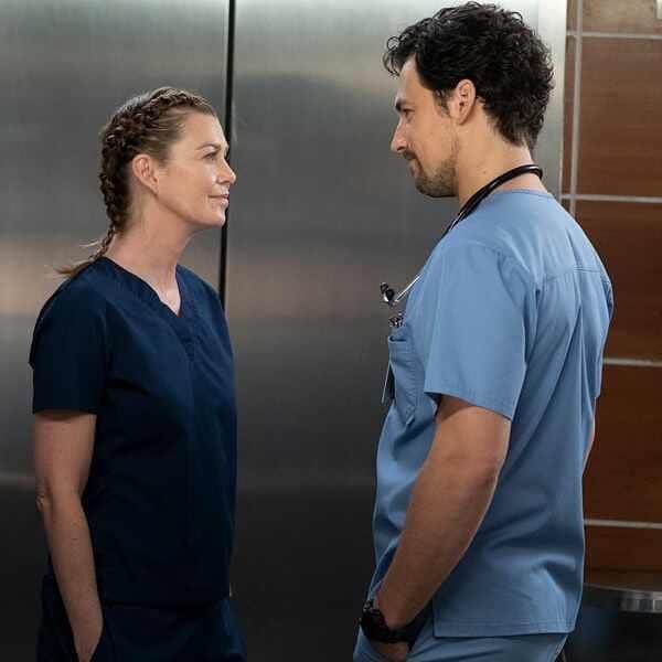 E! Onlineさんのインスタグラム写真 - (E! OnlineInstagram)「Imagine MerLuca never existed on #GreysAnatomy... Well, that's what would have happened if the casting was never leaked. Link in bio for everything we know about the original love story Meredith was supposed to have. (📷: ABC)」6月5日 8時49分 - enews