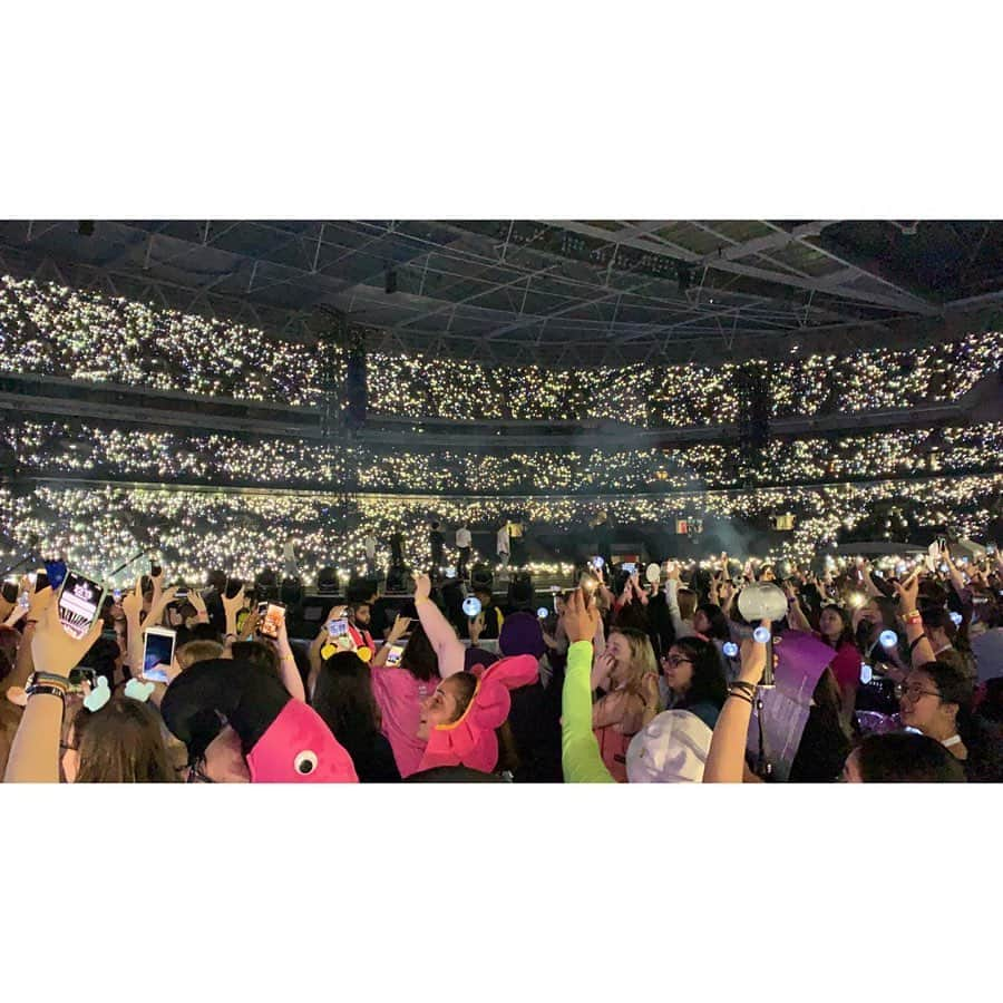 金原里奈さんのインスタグラム写真 - (金原里奈Instagram)「💜BTS at Wembley Stadium 1,2/6/2019💜 We even made them cry with the surprise🥺#unforgettablemoments #btsatwembley #bts #bangtanboys #army #ipurpleyou💜」6月5日 8時45分 - rina_kanehara