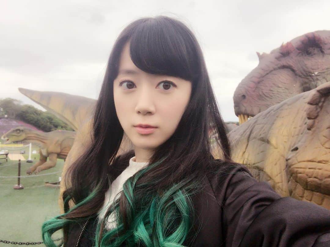 工藤晴香さんのインスタグラム写真 - (工藤晴香Instagram)「VOICEOVER girl's TV 絶賛放送中！先日、ドイツ村にて撮影してきました。  3回目の放送では、素敵な視聴者プレゼントが応募できます〜お楽しみに🇩🇪 https://sp.nicovideo.jp/watch/so35135186?use_default_thread=true」6月5日 8時47分 - kudo_a.k.a_910