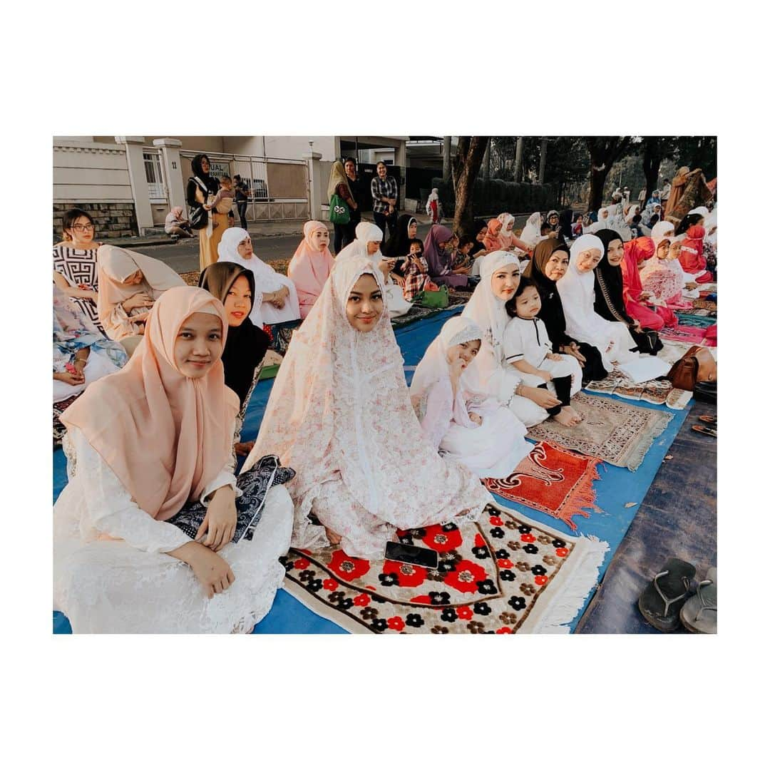 Ashantyさんのインスタグラム写真 - (AshantyInstagram)「Alhamdulillah bisa berkumpul bersama keluarga tercinta untuk shalat eid.. Taqabbalallaahu minnaa wa minkum🙏🏻」6月5日 8時48分 - ashanty_ash