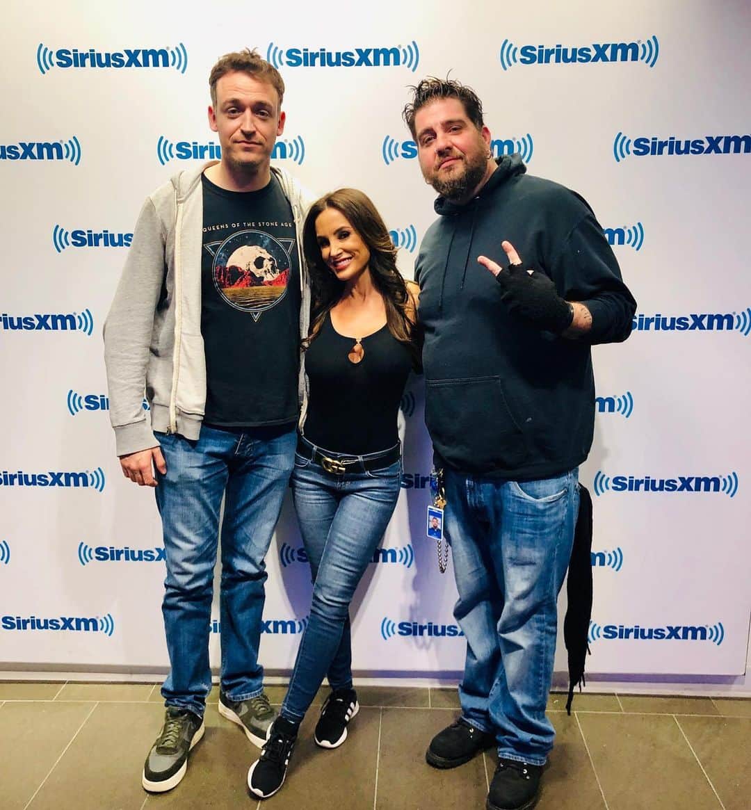 リサ・アンさんのインスタグラム写真 - (リサ・アンInstagram)「Home Sweet Home @siriusxm with @bigjayoakerson & @dansoder on @thebonfiresxm if you missed us love you can always catch the show on demand! #TheBonfire #SiriusXM #NYC #PRTour」6月5日 9時15分 - thereallisaann