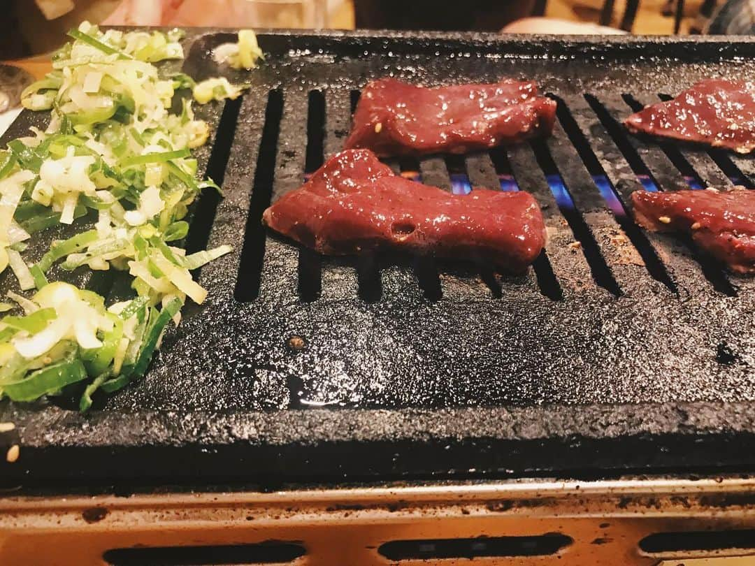 柏木作夢さんのインスタグラム写真 - (柏木作夢Instagram)「Automatic BBQ by Big Mama🔥🇰🇷 ・・・ #bbq #meat #meatup #korea #koreanfood #korean #foodporn #photooftheday #addict #onion #service #tokyo #restaurant #l4l #f4f #作夢の酒場放浪紀 #肉 #肉スタグラム」6月5日 9時11分 - samukashiwagi