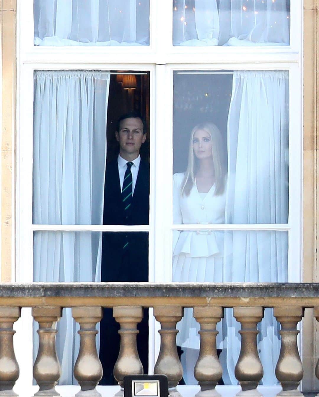 Just Jaredさんのインスタグラム写真 - (Just JaredInstagram)「This photo of Ivanka Trump and Jared Kushner looking out a window in Buckingham Palace has gone viral and an Oscar-winning filmmaker has taken notice. Tap this photo at the link in bio to see who is feeling inspired! #IvankaTrump #JaredKushner Photos: Getty」6月5日 9時29分 - justjared