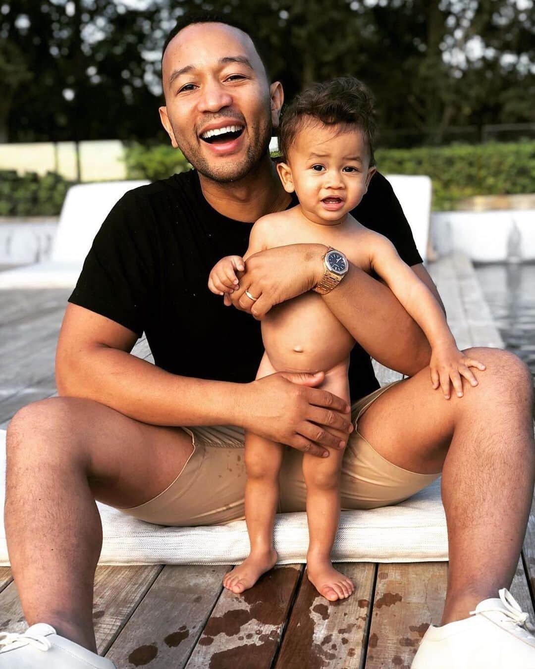 People Magazineさんのインスタグラム写真 - (People MagazineInstagram)「Seeing double! 😍 John Legend and his mini-me Miles are one adorable duo. | #Regram @chrissyteigen」6月5日 9時47分 - people