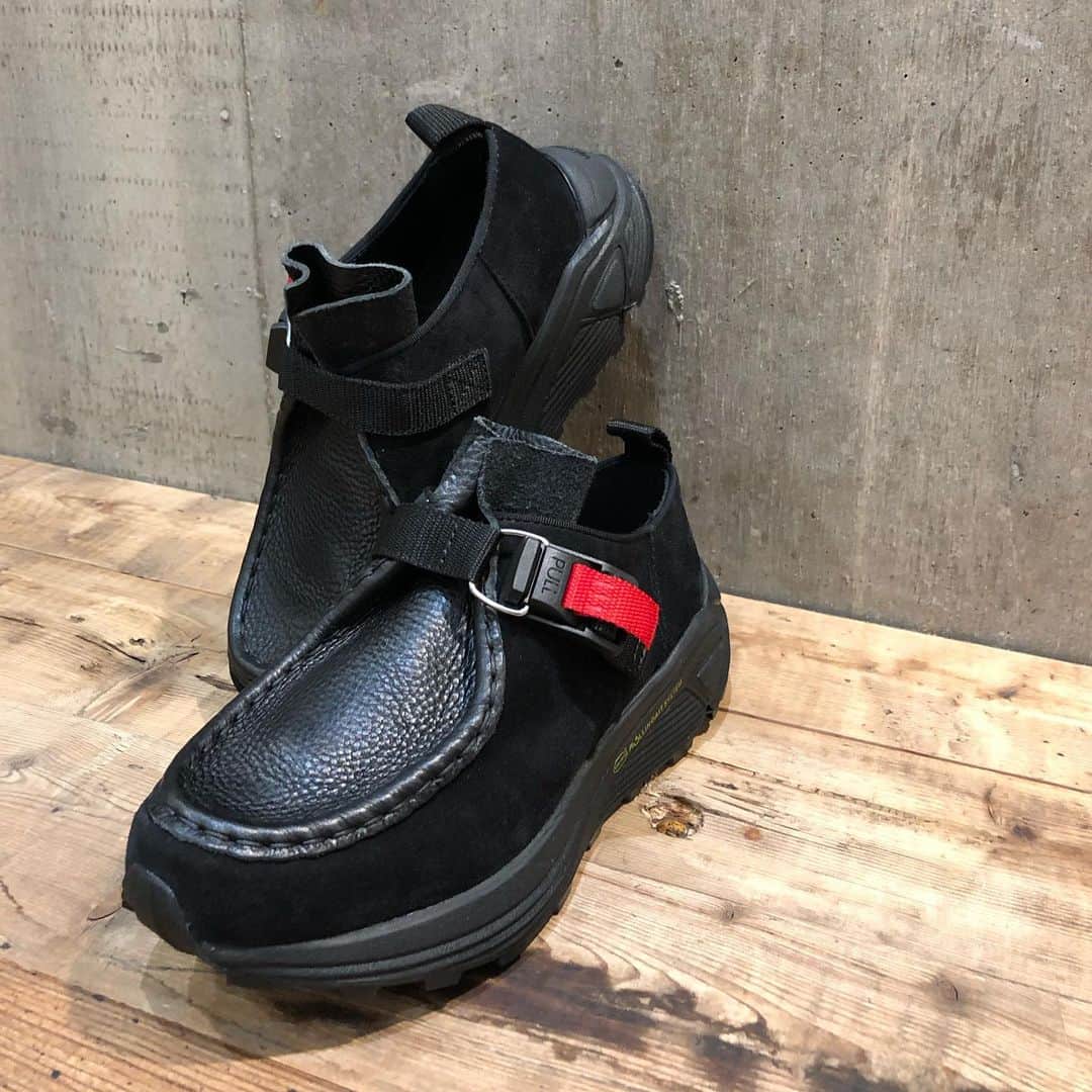 のインスタグラム：「【NEW ARRIVAL】 ・ 《Hender Scheme》19AW collection ・ haze -black- ¥47,520 ・ 数に限りがございますので、お早めにお買い求めくださいませ。 ・ お問い合わせはこちらから ⬇︎⬇︎⬇︎⬇︎ @ann_de_ark '' #HenderScheme #エンダースキーマ #fashion #ファッション #小物 #new #brand #coordinate #革小物 #スニーカー #sneaker #sneakers #コーデ #コーディネート #レディース #ショップ #栃木 #宇都宮 #arknets #anndeark」