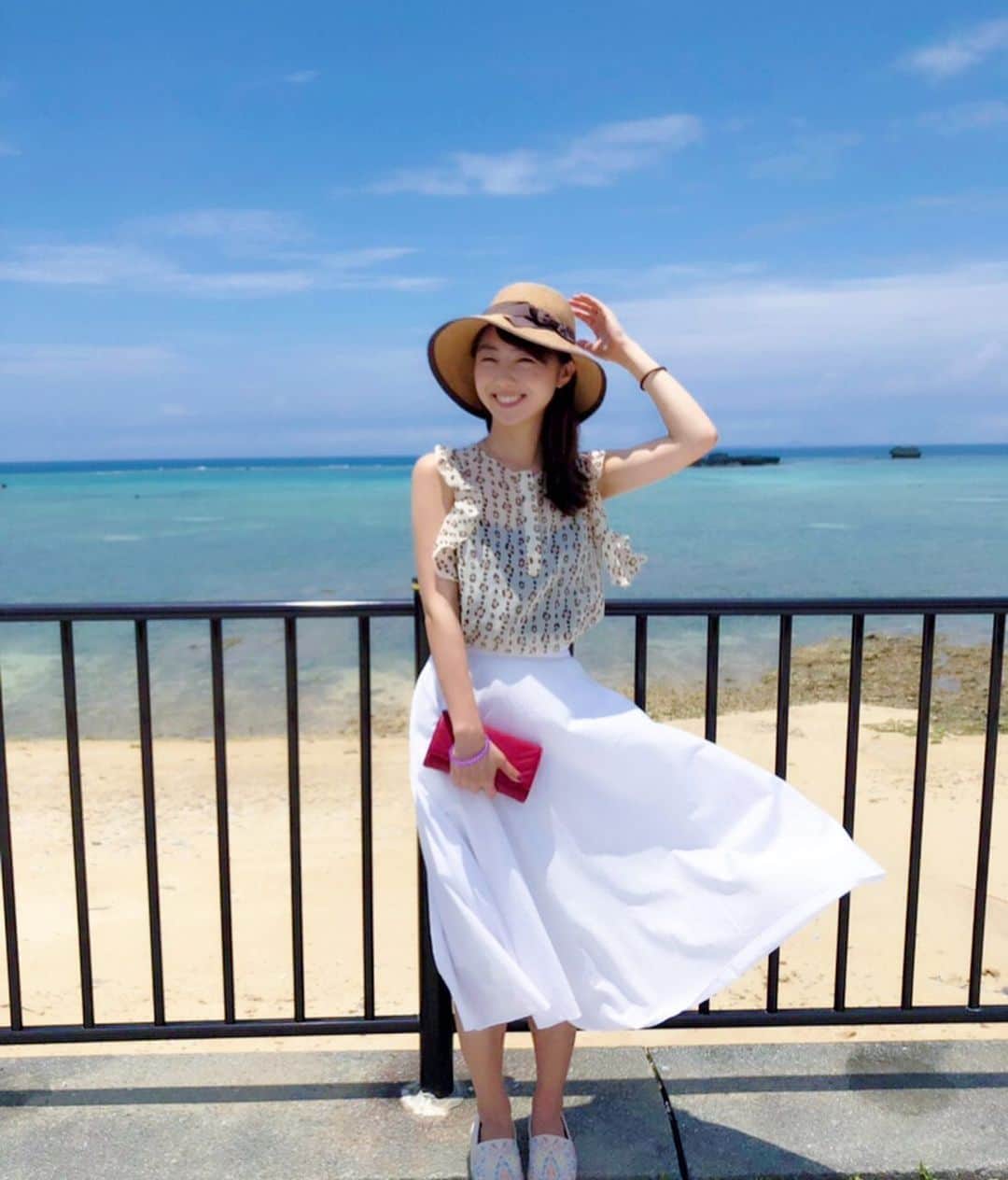 若井久美子さんのインスタグラム写真 - (若井久美子Instagram)「海ー🏖✨ 私やっぱり海と夏と青空の組合せが好きです。 海を泳ぐのは得意ではないのだけど😯波の音が好き🌊  しばらく浮かれた写真続きます🤳  #恩納村 #onnason  #沖縄 #okinawa  #ハイアットリージェンシー瀬良垣  #hyattregencyseragaki」6月5日 10時01分 - wakai_kumiko